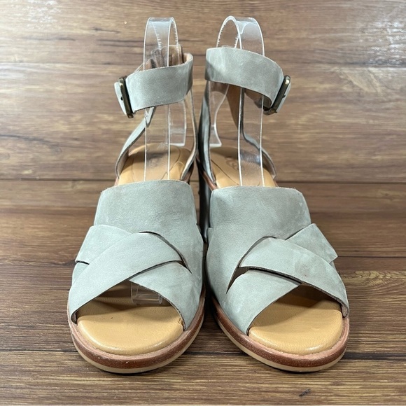 UGG Sandra Gray Leather Block Heel Sandals Women’s Size 7 Shoes - Picture 6 of 10